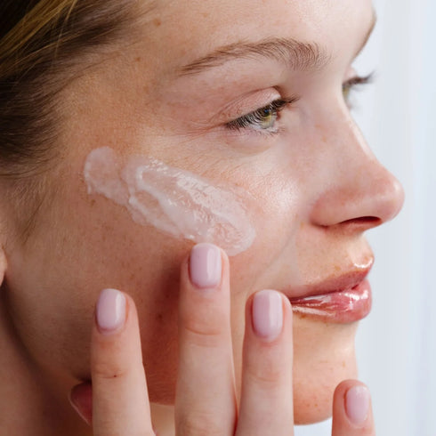 SKIN FORMULAS CLEAR SKIN TREATMENT – SERUMAS MAŽINANTIS RIEBALŲ IŠSISKYRIMĄ, 50ml.