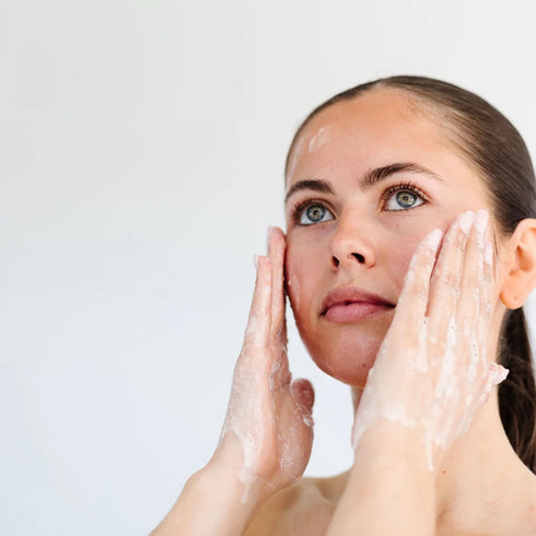 SKINFORMULAS PURYFYING SALICILIC CLEANSER - PRAUSIKLIS SU SALICILO RŪGŠTIMI IR PREBIOTIKAIS 100 ml.